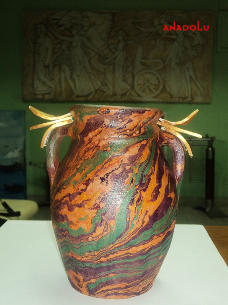 Konyada Vazo Üzerine Ebru Yapımları