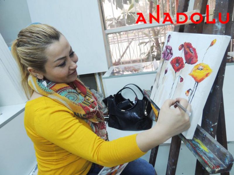 Yağlı boya Çiçekler Yapan Kadın Konyada