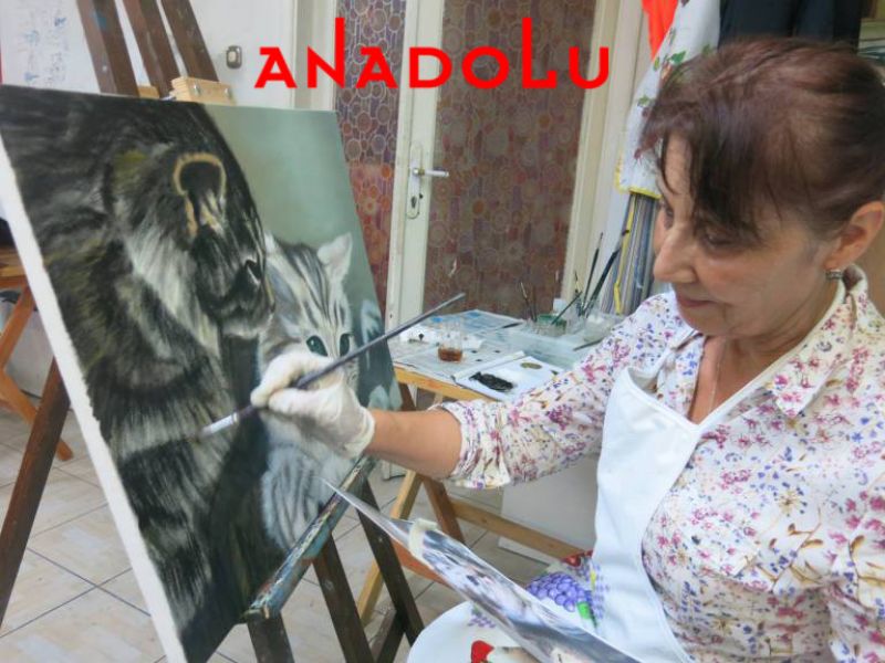 Yağlı boya Kedi Resmi Yapan Kadın Çizimi Konyada