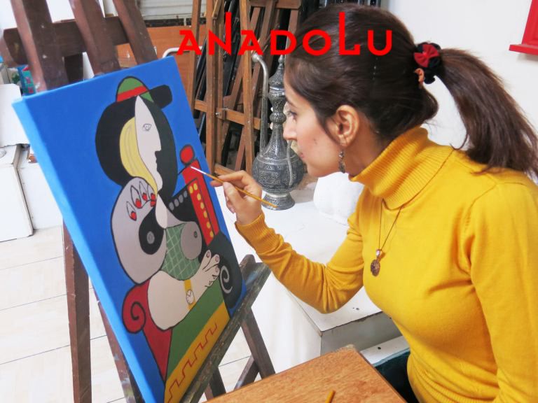 Yağlı Boya Atölyesinde Çalışan Öğrenciler Konyada