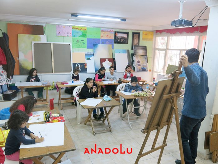 Çocuklarla Karakalem Eğitimleri Devam Etmekte Konyada
