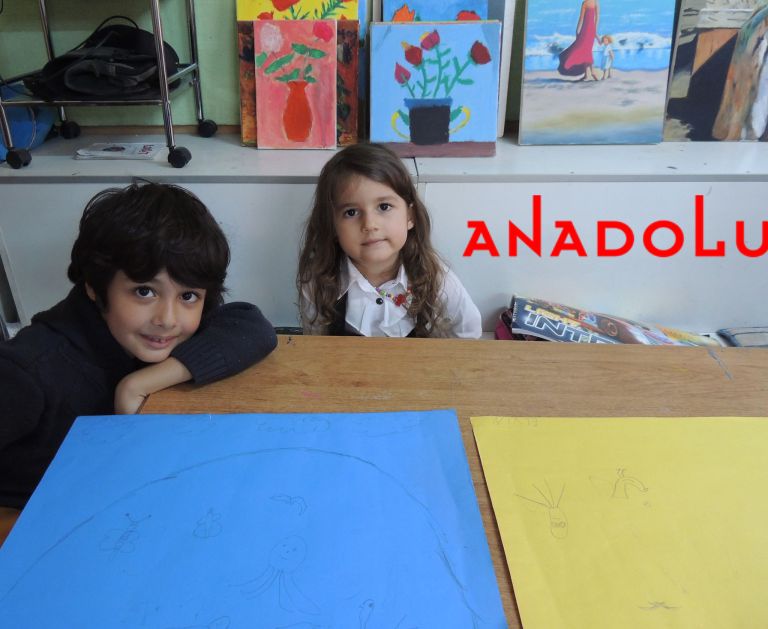 Çocuklar Resim Çalışması Yapıyorlar Konyada