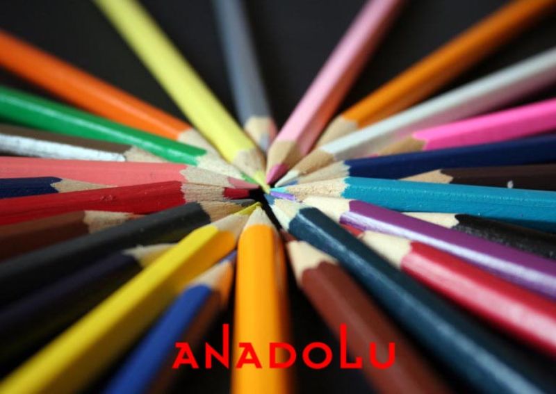 Konyada renkli resim kalemler